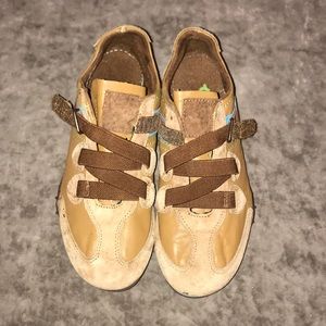 PONY SIZE 7.5 LIKE NEW